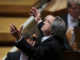 Риккардо Мути дирижирует ЧСО (Чикаго, 12 июня 2025 года). Фото - Тодд Розенберг