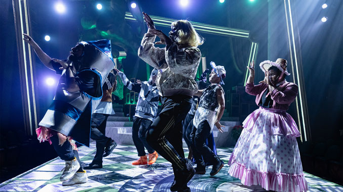 Сцена из спектакля “Рим, сладкий Рим”. Фото - Кайл Флубекер