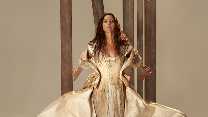 Лизетт Оропеса в спектакле “Пуритане”. Фото - Пола Кудаки/Метрополитен- опера