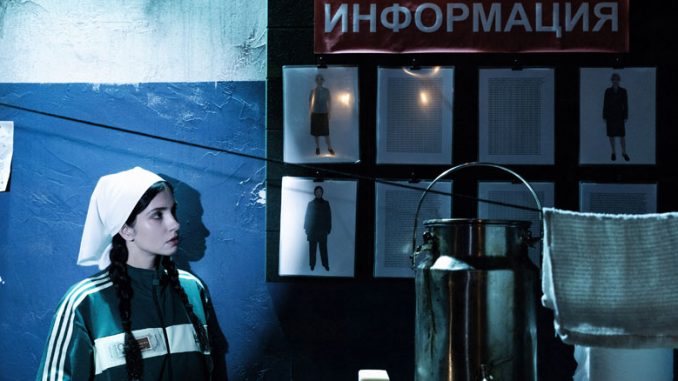 Надя Толоконникова в перформансе “Полицейское государство”. Фото - Юля Шур