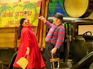 Сцена из спектакля “Паяцы” (Лирик-опера, ноябрь 2025 года). Фото - Тодд Розенберг