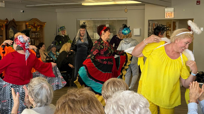 Яркие костюмы, музыка и аплодисменты — участники концерта создали настоящий праздник души и таланта. Фото: С. Лисошульгина.