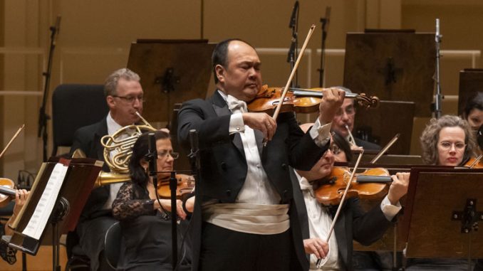 Играет Роберт Чен (Чикаго, 18 мая 2023 года). Фото - Тодд Розенберг