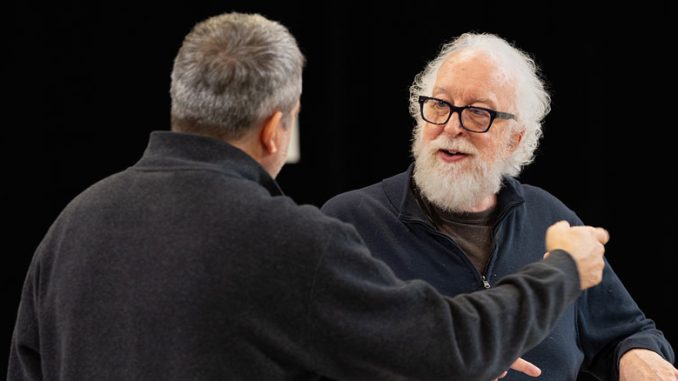 Роберт Фоллс на репетиции спектакля “Амадей”. Фото - Джоэл Мурман