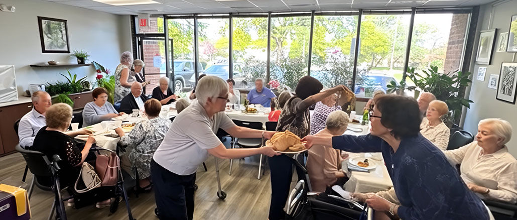 Праздничные дни в Forever Young проходят в кругу друзей с теплом, заботой и с хорошим настроением. Фото: Forver Young