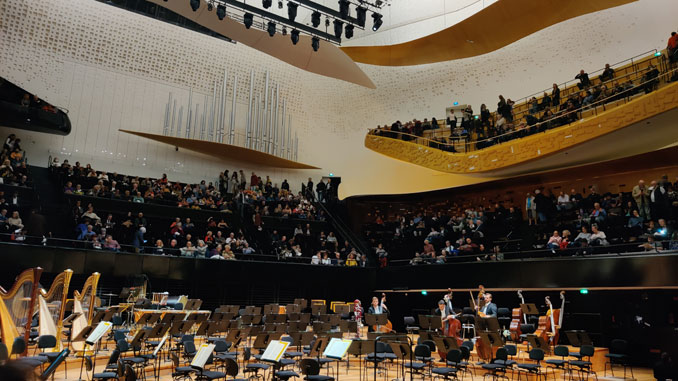 Парижская филармония, 14 ноября 2025 года. Перед концертом Симфонического оркестра Баварского радио. Фото автора