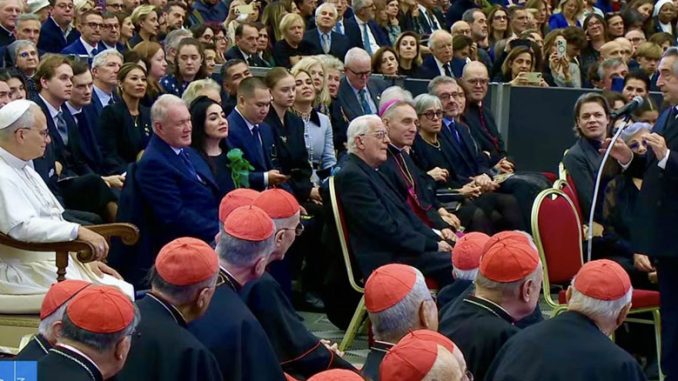 Риккардо Мути на вручении премии Ратцингера. Ватикан, 12 декабря 2025 года. Фото со страницы Денниса Полкоу (facebook.com)