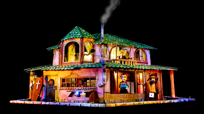 Сцена из спектакля “Дом”. Фото - Sofie Krog Theatre