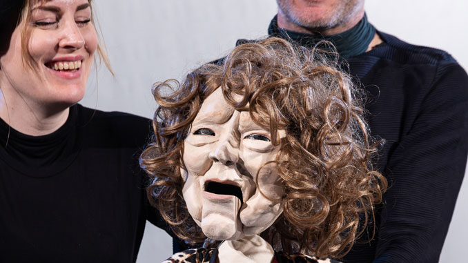 Сцена из спектакля “Сексуальная жизнь кукол”. Фото - Чарли Лайн