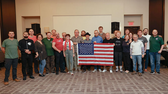 Все 24 капитана игравших команд на Открытии Чемпионата. Юлий Клебан в шляпе.