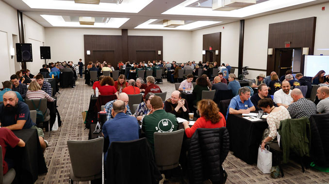 общий план - команды и Игровой зал Чемпионата Америки 2025 года (Hyatt Regency Deerfield)