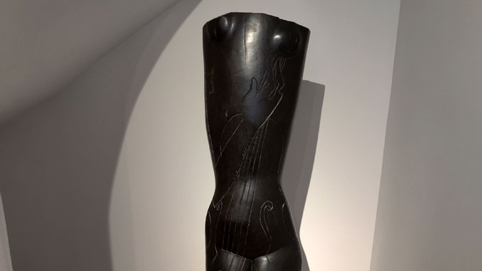 “Торс виолончели” О.Цадкина в музее Цадкина. Фото автора