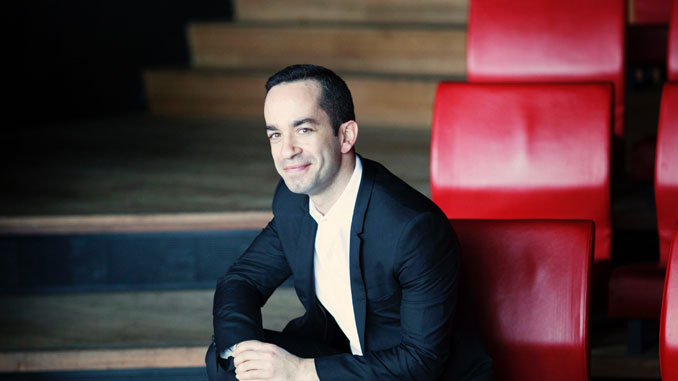 Инон Барнатан. Фото - Марко Борхреве