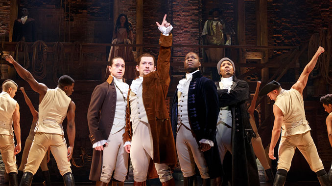 Сцена из спектакля “Гамильтон”. Фото - Джоан Маркус