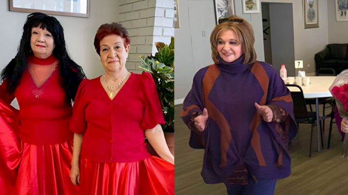 Вера Крупейченко и Люба Нефедова — цыганский танец в красных платьях, когда сердце требует выхода. Фото: В. Крупейченко; Вика Вулфсон, директор культурно-просветительных программ Центра Линкольнвуда, и Валентина Степанова — танец, букет роз и смех. Именно так выглядит праздник, который создают сами. Фото: В. Крупейченко