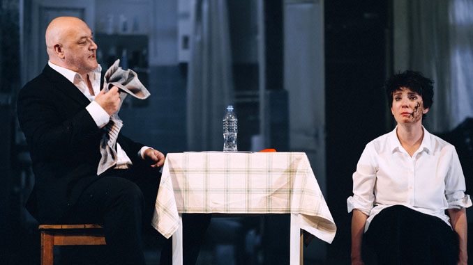 Сцена из спектакля “Записки сумасшедших”. Фото - Art Seen Films