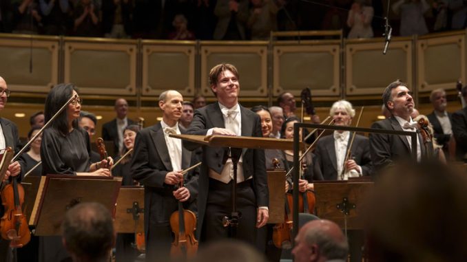 ЧСО и Клаус Мякеля (Чикаго, 1 мая 2025 года). Фото - Тодд Розенберг