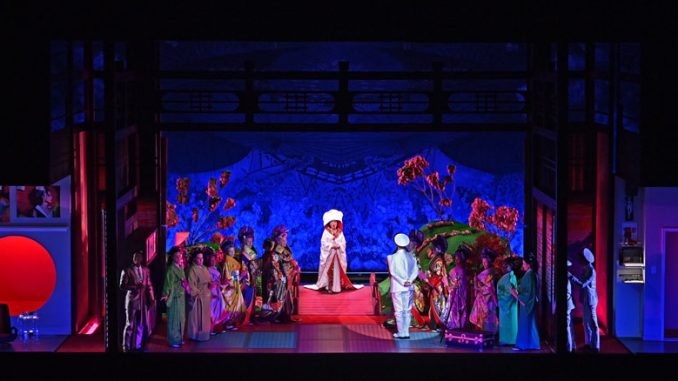 Сцена из спектакля “Мадам Баттерфляй” (Опера Цинциннати, 2023 год). Фото - Филип Грошонг