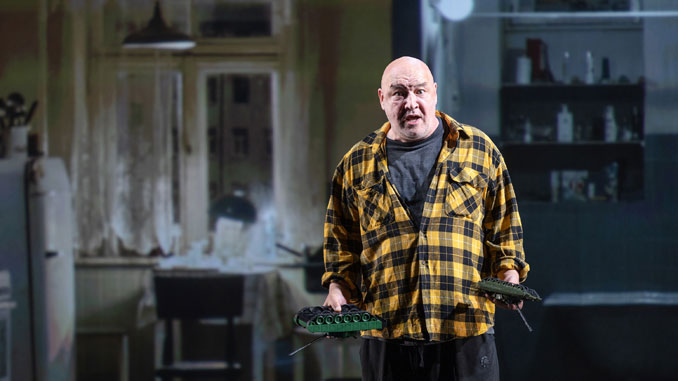 Максим Суханов в спектакле “Записки сумасшедших”. Фото - Art Seen Films