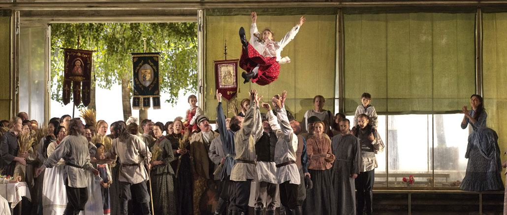 Сцена из спектакля “Евгений Онегин”. Фото - MET