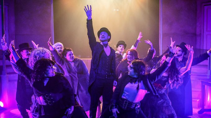 Сцена из спектакля “Джекилл и Хайд”. Фото - Эван Гановер