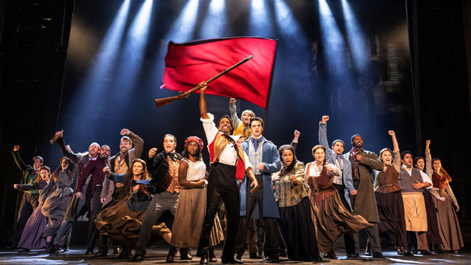 Сцена из спектакля “Отверженные”. Фото - Мэтью Мерфи