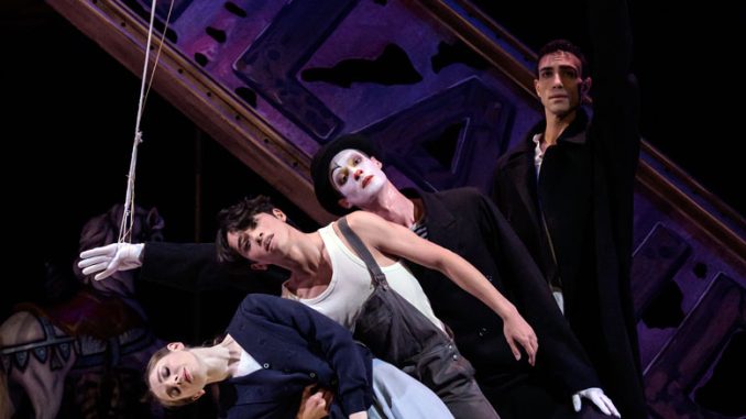 Сцена из спектакля “Лилиом”. Фото - Чешский национальный балет / Сергей Герчу