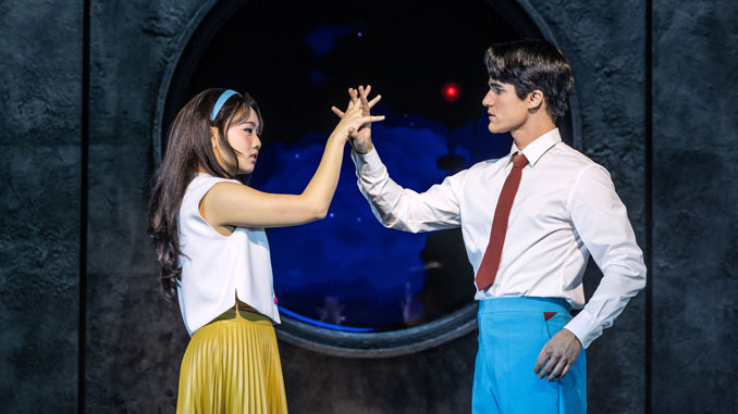 Сцена из спектакля “Возможно, счастливый конец”. Мэтью Мерфи и Эван Зиммерман