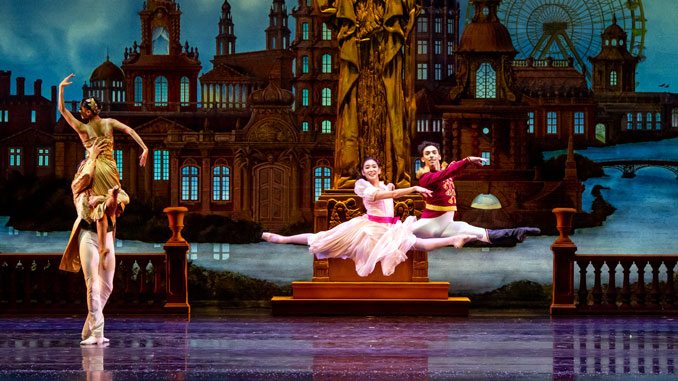 Сцена из спектакля “Щелкунчик”. Фото - Шерил Манн