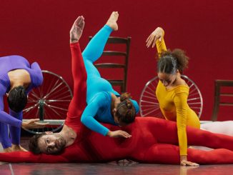 Сцена из спектакля “Trisha Brown Dance Company Dancing...”. Фото - Джейсон Смит