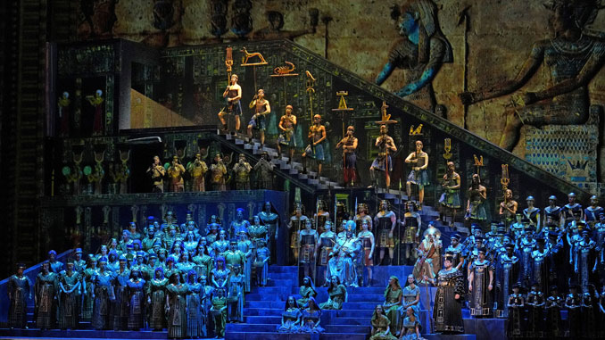 Сцена из спектакля “Аида”. Фото - Ken Howard/Metropolitan Opera