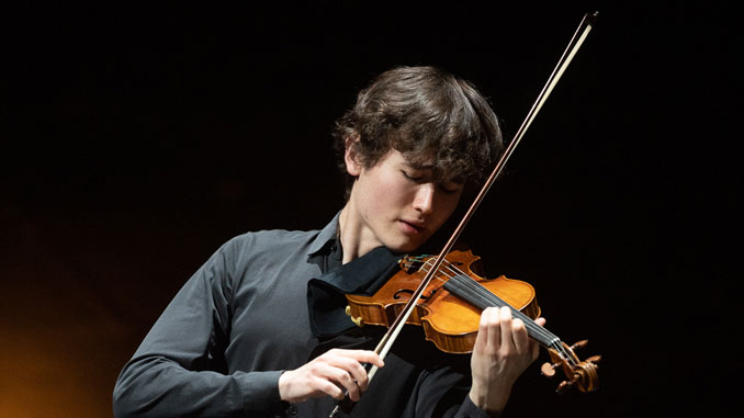 Даниэль Лозакович. Фото - theviolinchannel.com