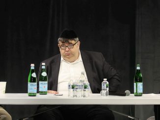 Слева направо: доктор Андрей Лев; ведущий программы Пинхас Зусис; доктор Марк Шухман