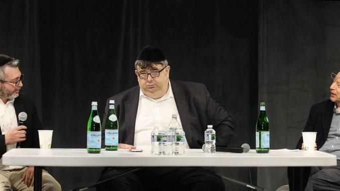 Слева направо: доктор Андрей Лев; ведущий программы Пинхас Зусис; доктор Марк Шухман