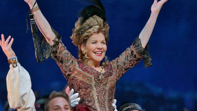 Рене Флеминг в спектакле “Веселая вдова”. Фото - Ken Howard/Metropolitan Opera