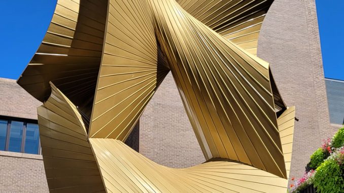 Construction in Space in the Third and Fourth Dimensions 1959 (installed 1964) Скульптор Antoine Pevsner University of Chicago Law School Laird Bell Quadrangle 1111 East 60th Street