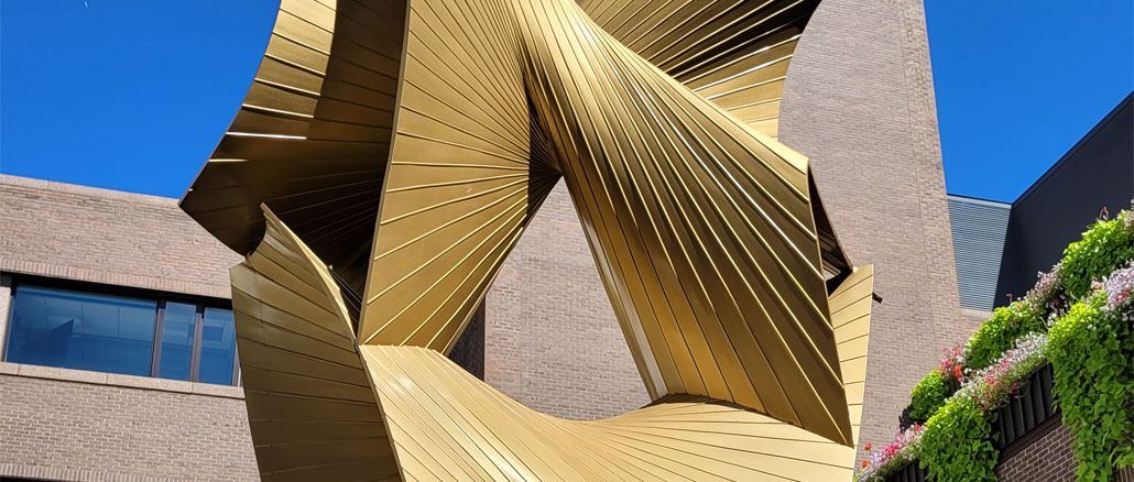 Construction in Space in the Third and Fourth Dimensions 1959 (installed 1964) Скульптор Antoine Pevsner University of Chicago Law School Laird Bell Quadrangle 1111 East 60th Street