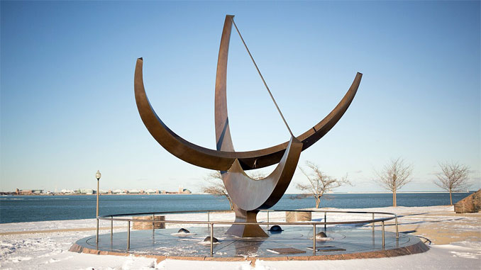 Man Enters the Cosmos (Sundial), 1980 Скульптор Henry Moore Northerly Island, northwest of Adler Planetarium