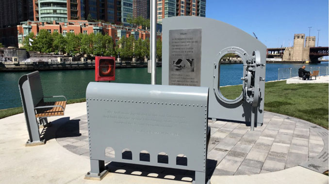 Memorial of 28 Submarines, 2025. Скульптор Frank Voznak. Chicago’s Riverwalk along the Chicago River