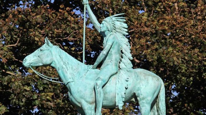 A Signal of Peace, 1890 (installed 1894) Скульптор Cyrus Edwin Dallin Lincoln Park North of the entrance to Diversey Harbor, east of Lake Shore Drive