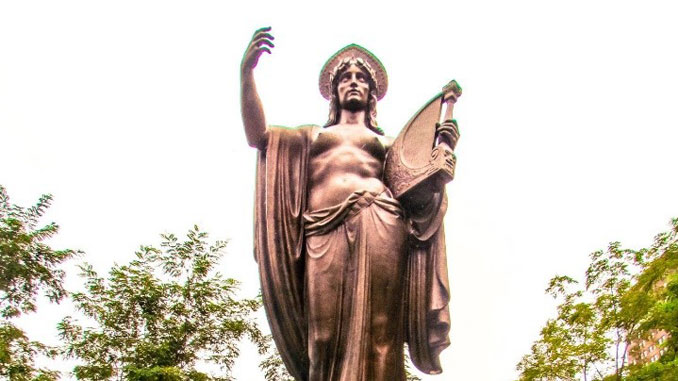 Spirit of Music (Theodore Thomas Memorial), 1923 Скульптор Albin Polášek Grant Park East of South Michigan Avenue and north of East Balbo Drive